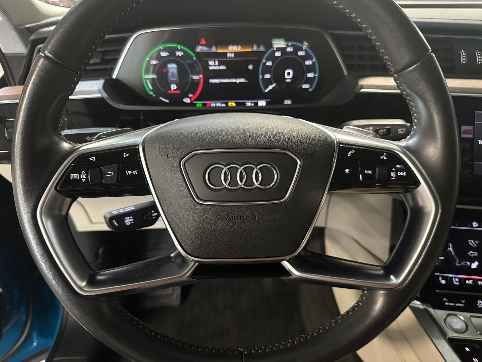 Thumbnail: 2019 Audi e-tron - 4