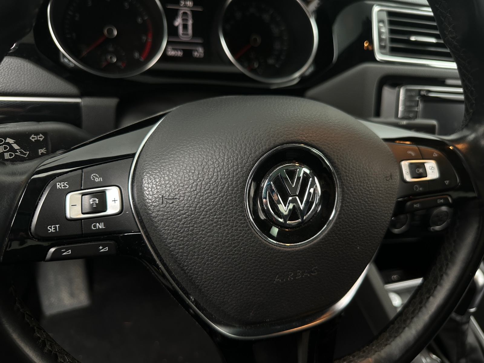 Thumbnail: 2017 Volkswagen Jetta - 4