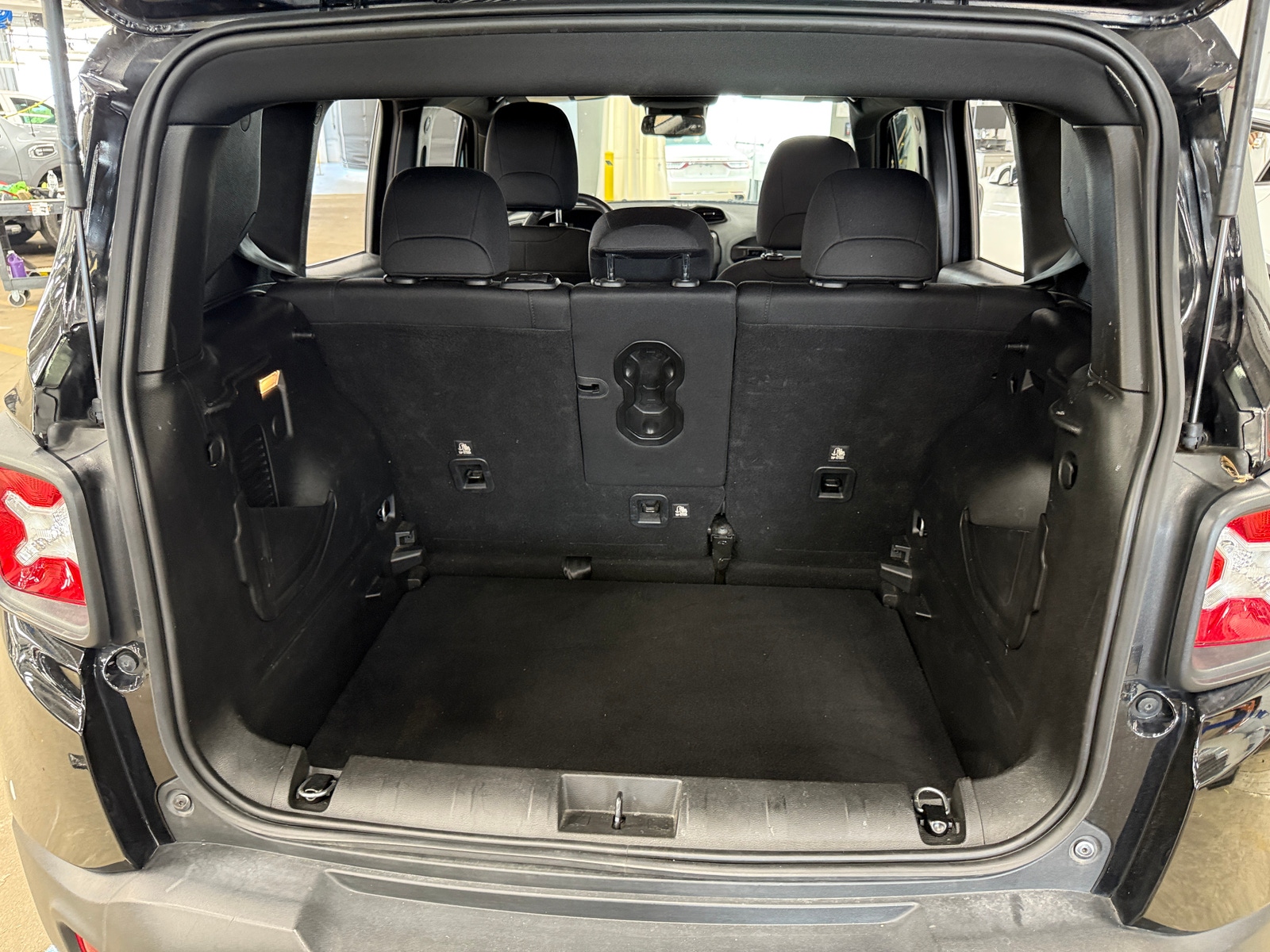 Thumbnail: 2021 Jeep Renegade - 7