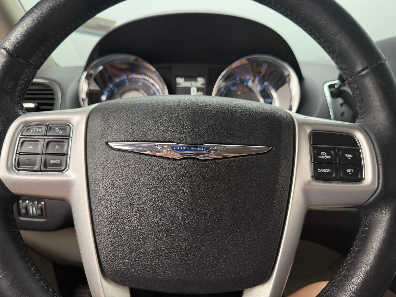 Thumbnail: 2016 Chrysler Town & Country - 4