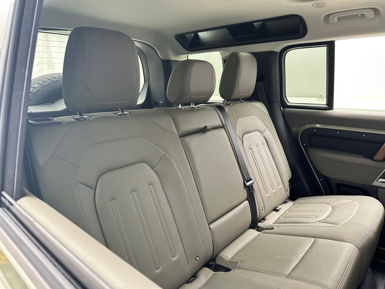 Thumbnail: 2021 Land Rover Defender - 5