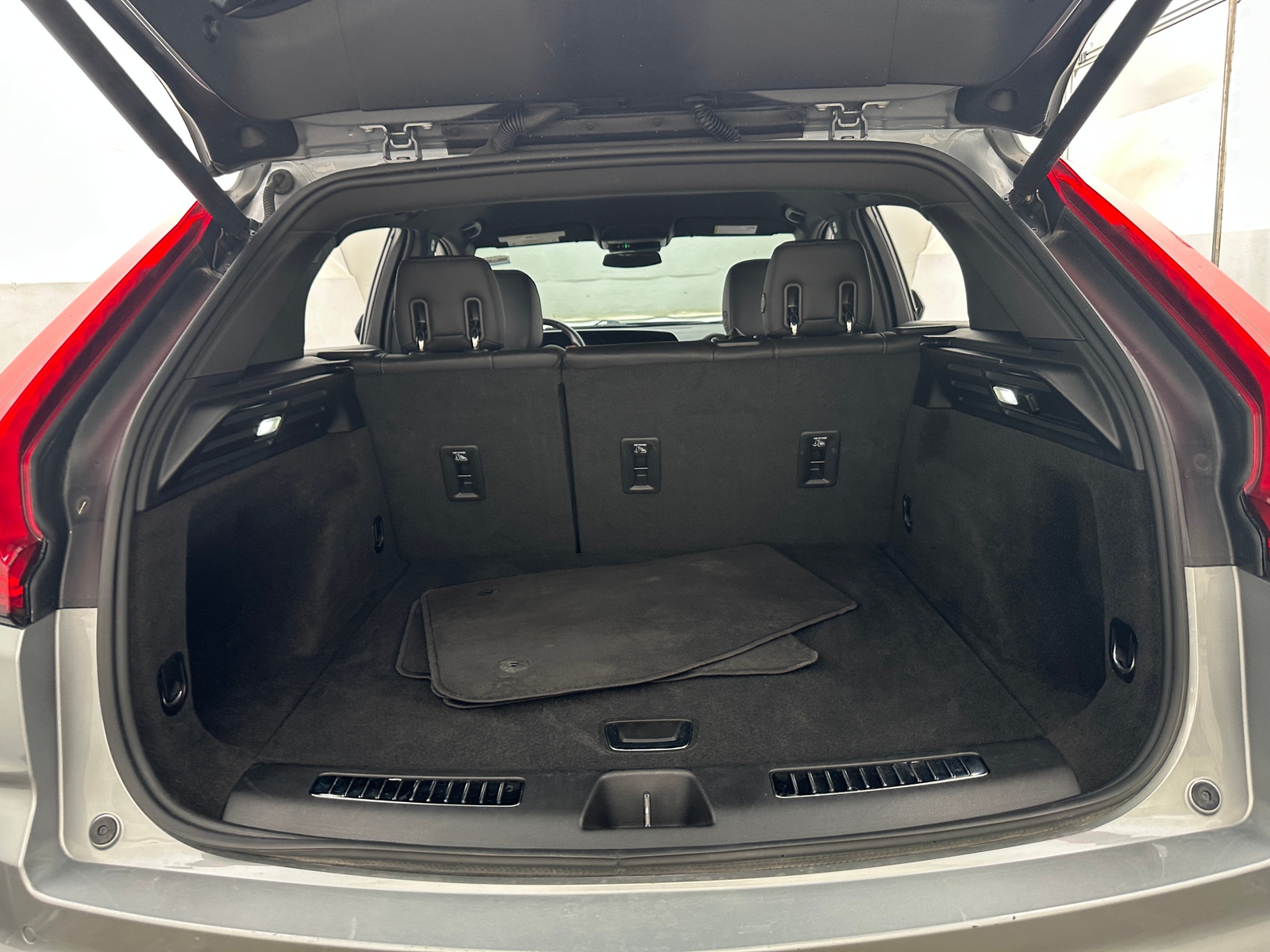 Thumbnail: 2024 Cadillac XT4 - 6