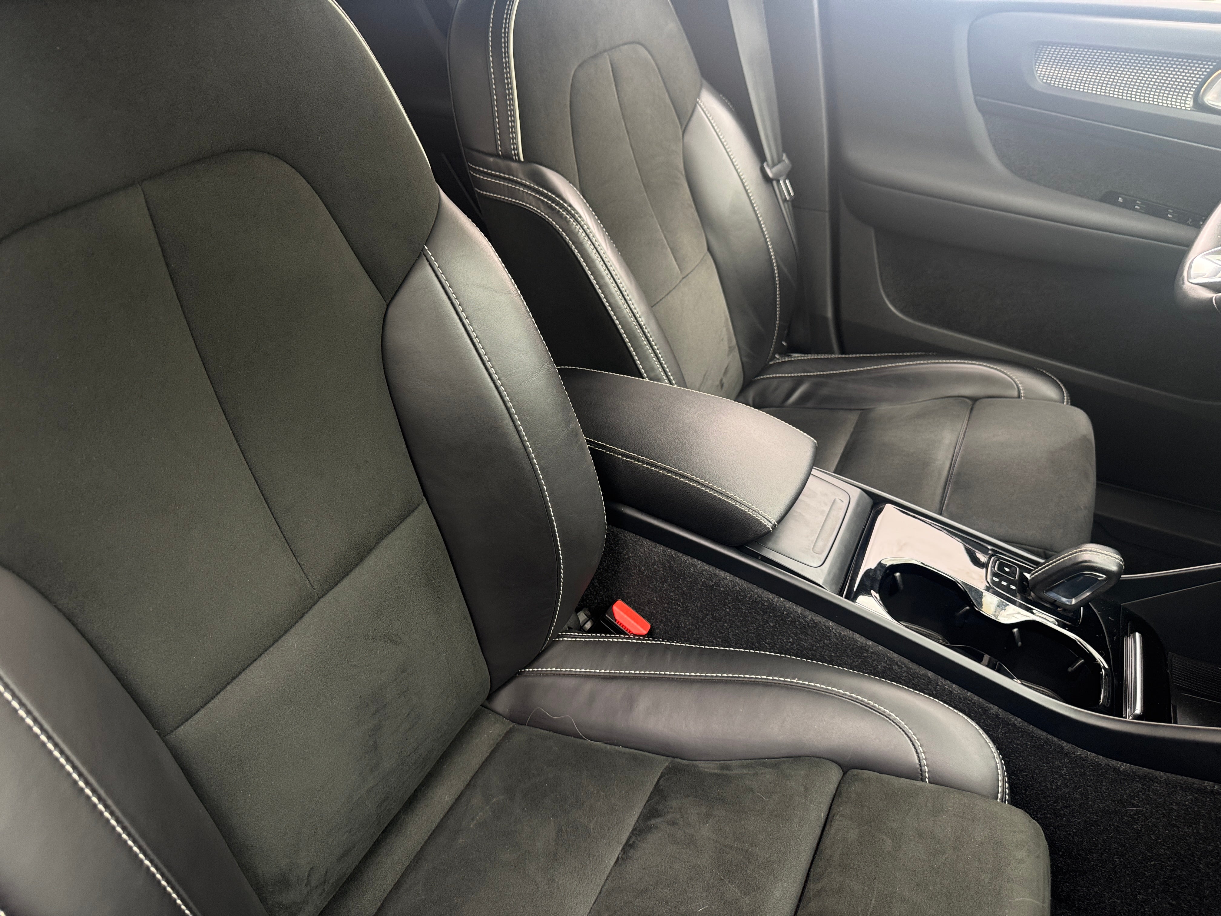 2022 Volvo XC40