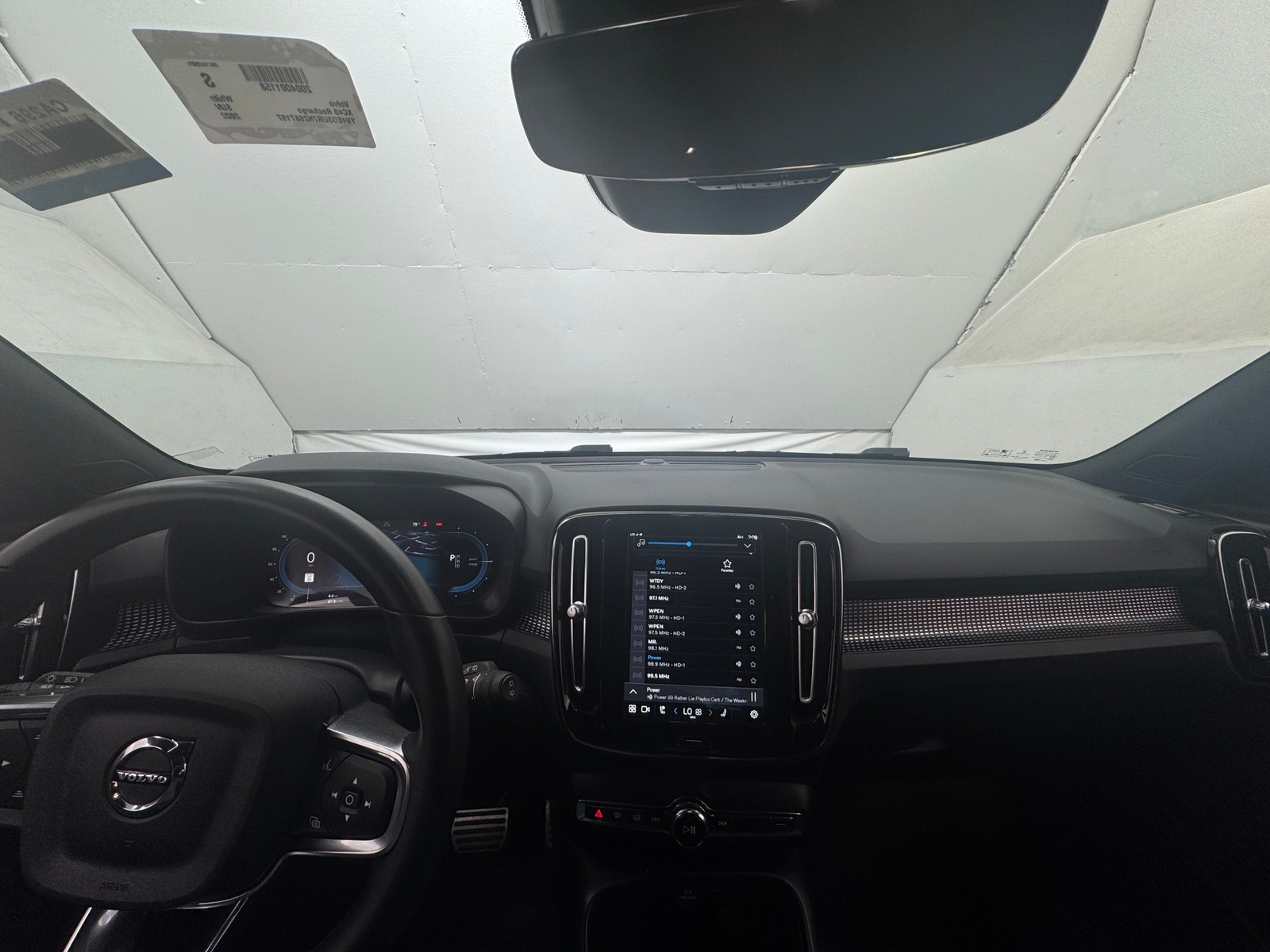 Thumbnail: 2022 Volvo XC40 - 3