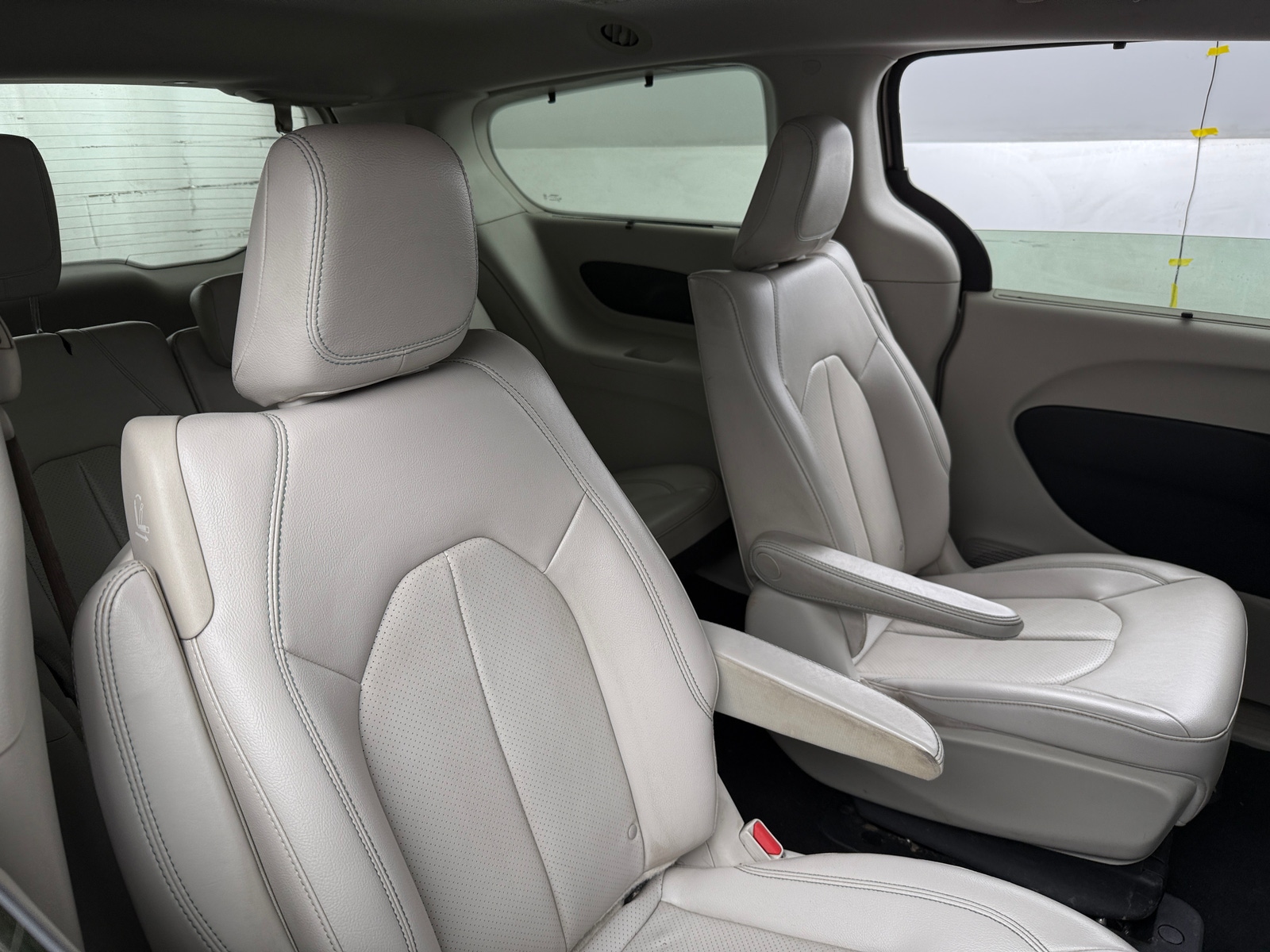 Thumbnail: 2018 Chrysler Pacifica - 5