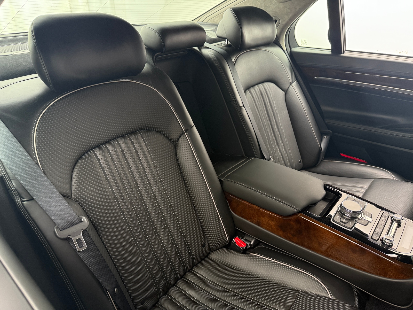 Thumbnail: 2017 Genesis G90 - 5