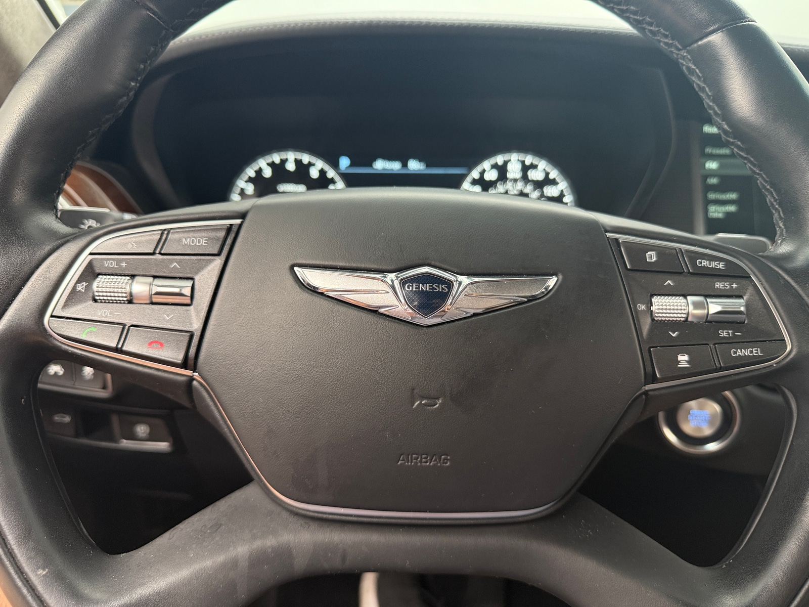 Thumbnail: 2017 Genesis G90 - 4