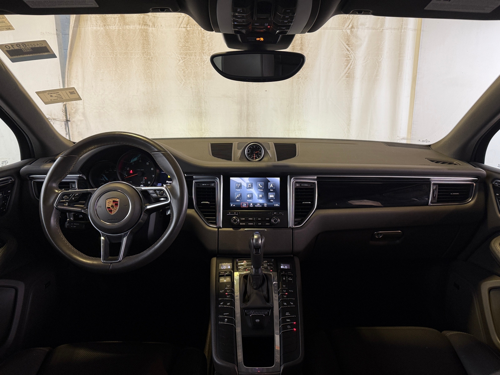 Thumbnail: 2017 Porsche Macan - 2