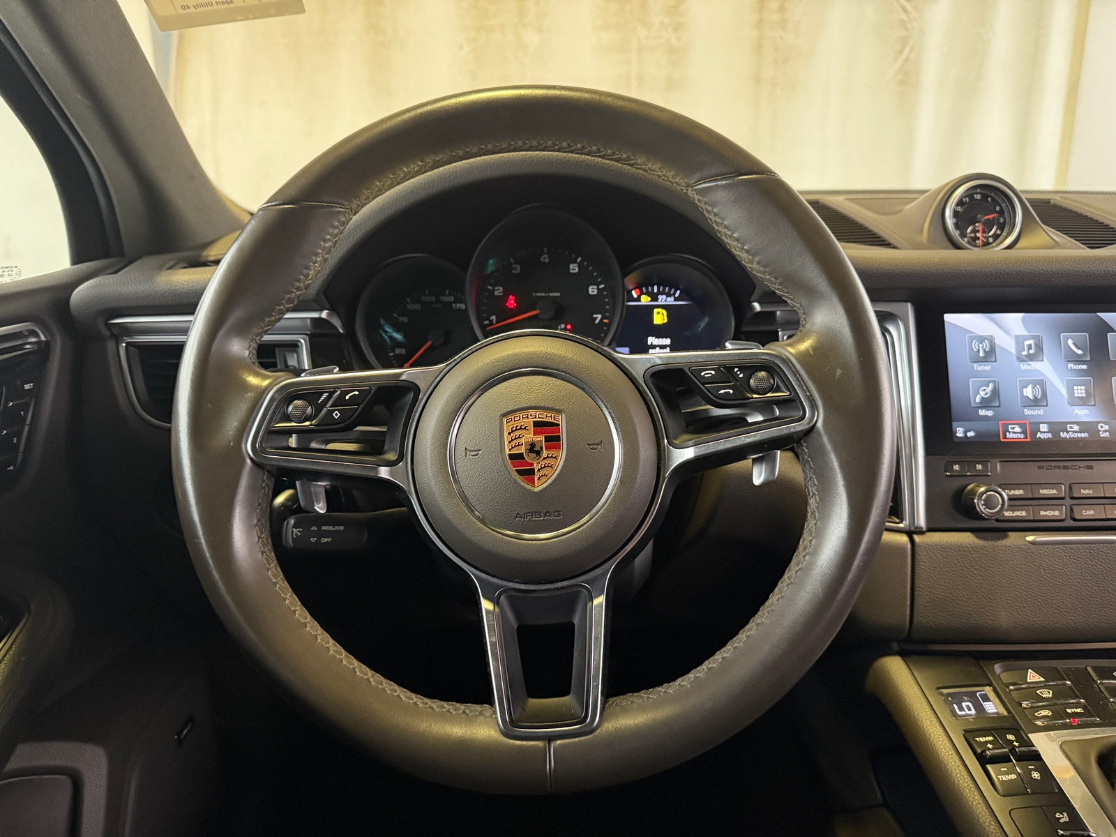 Thumbnail: 2017 Porsche Macan - 4