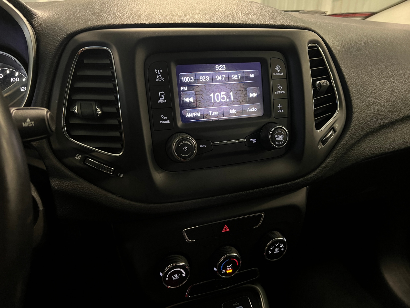 Thumbnail: 2017 Jeep Compass - 4