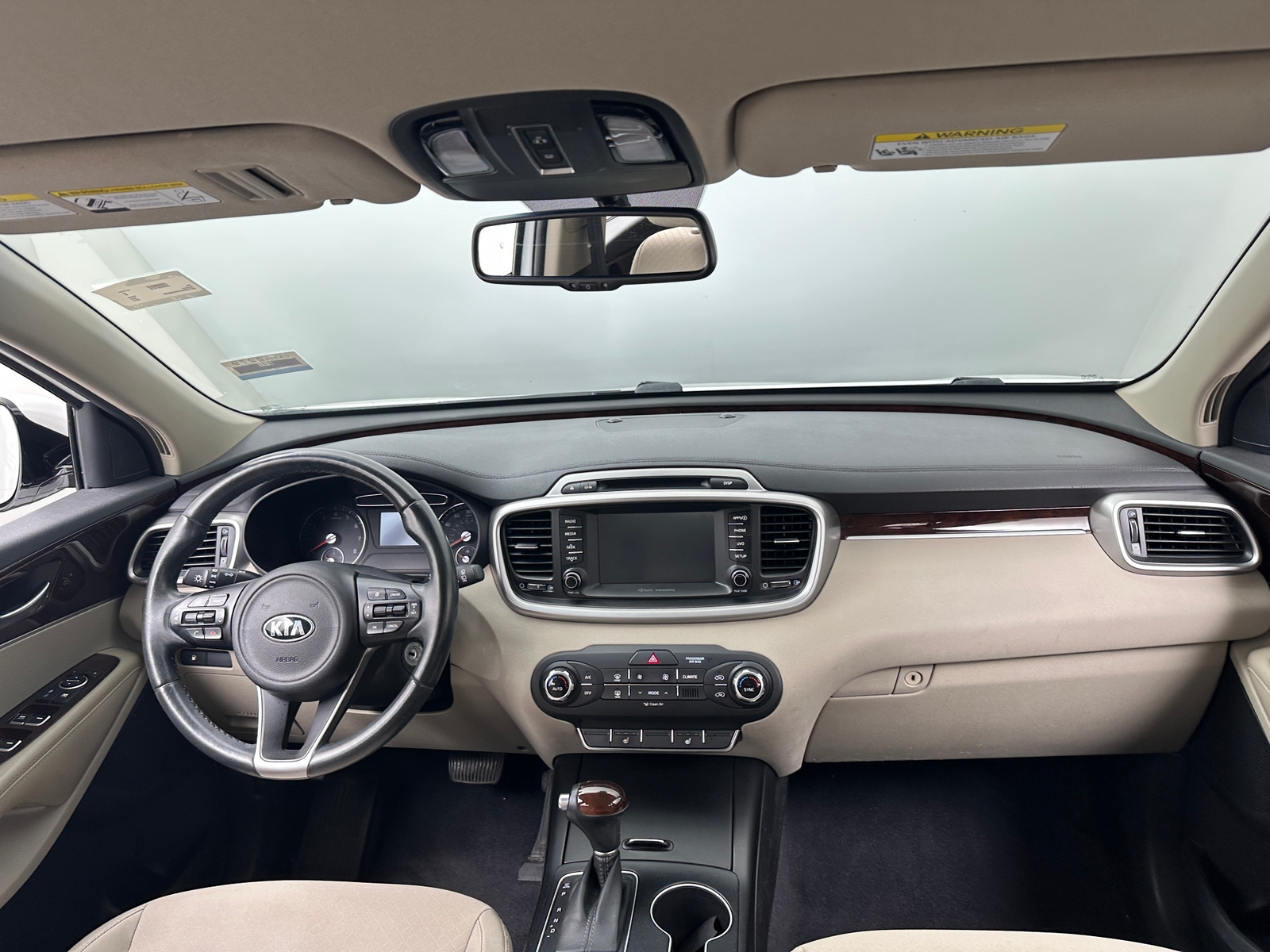 Thumbnail: 2017 Kia Sorento - 3
