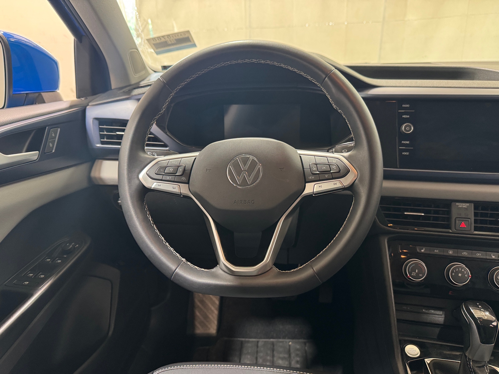 Thumbnail: 2023 Volkswagen Taos - 4