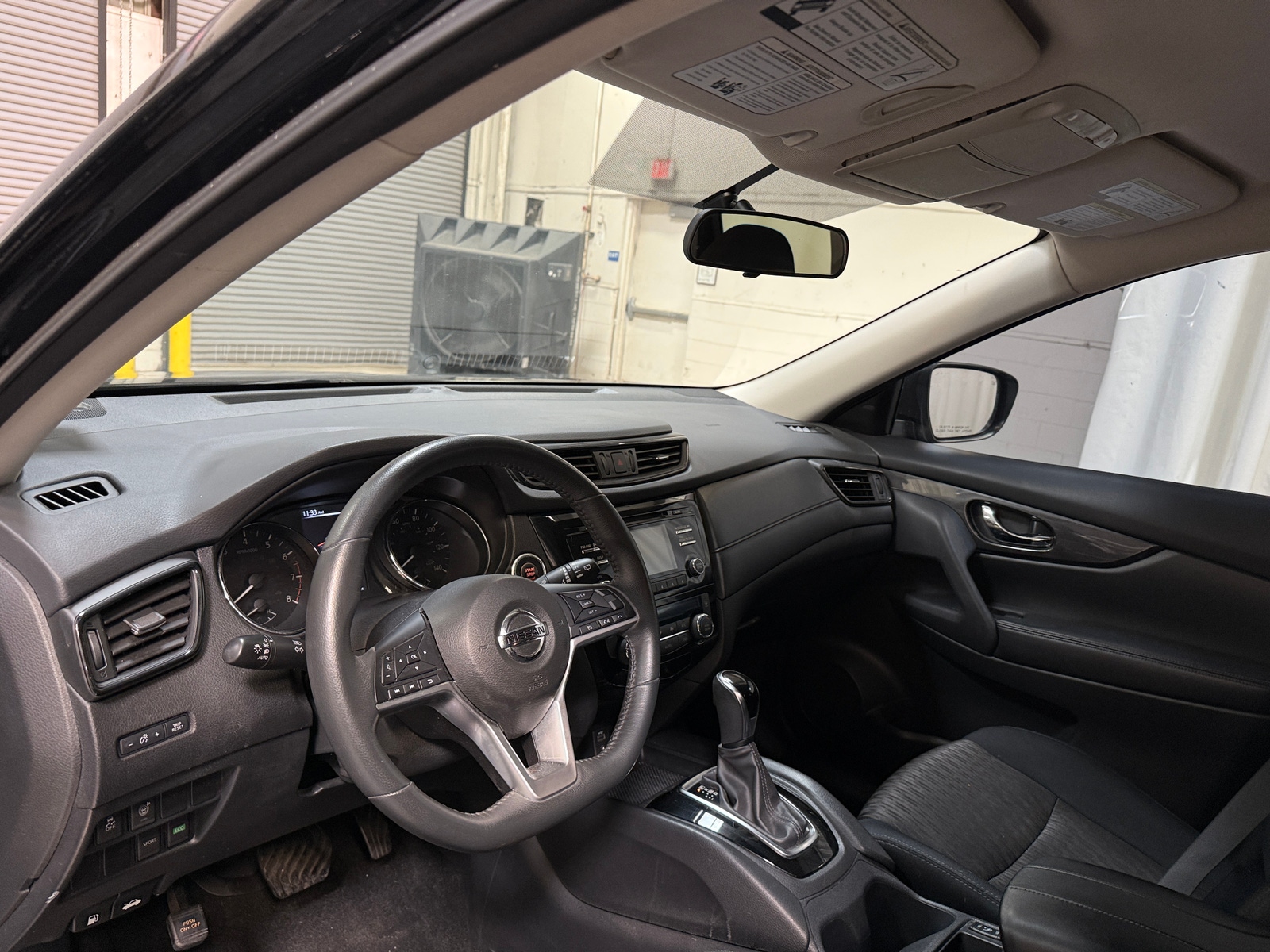 Thumbnail: 2017 Nissan Rogue - 3