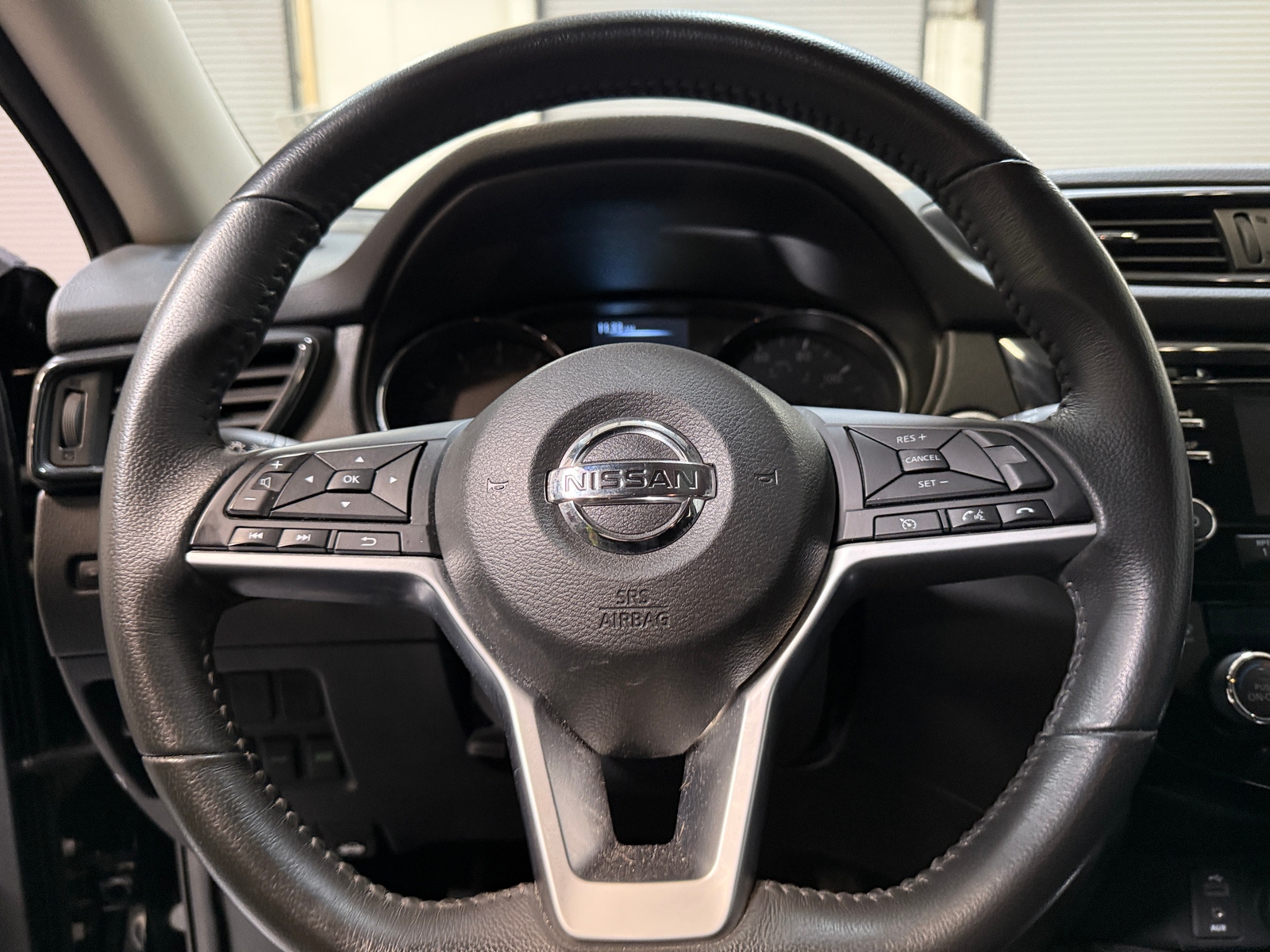 Thumbnail: 2017 Nissan Rogue - 5