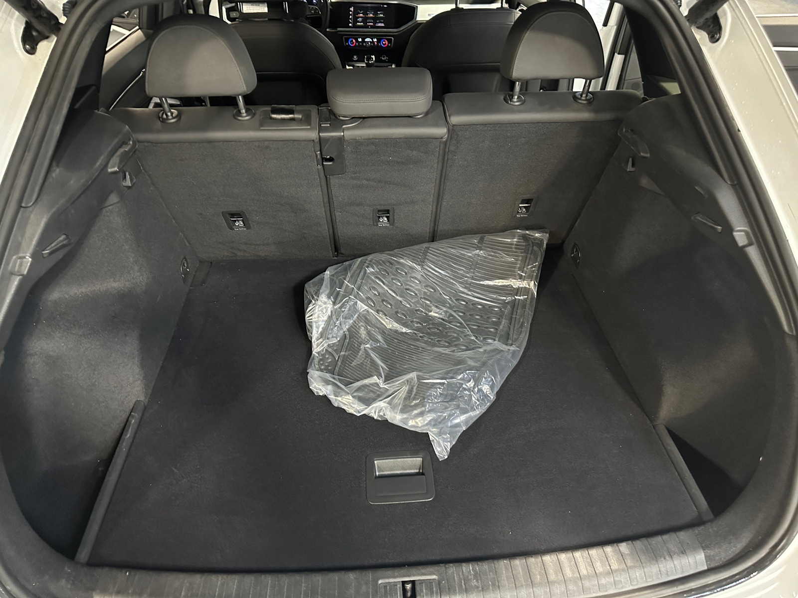 Thumbnail: 2021 Audi Q3 - 6