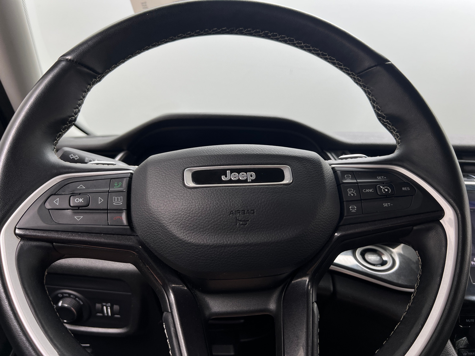 Thumbnail: 2022 Jeep Grand Cherokee L - 5