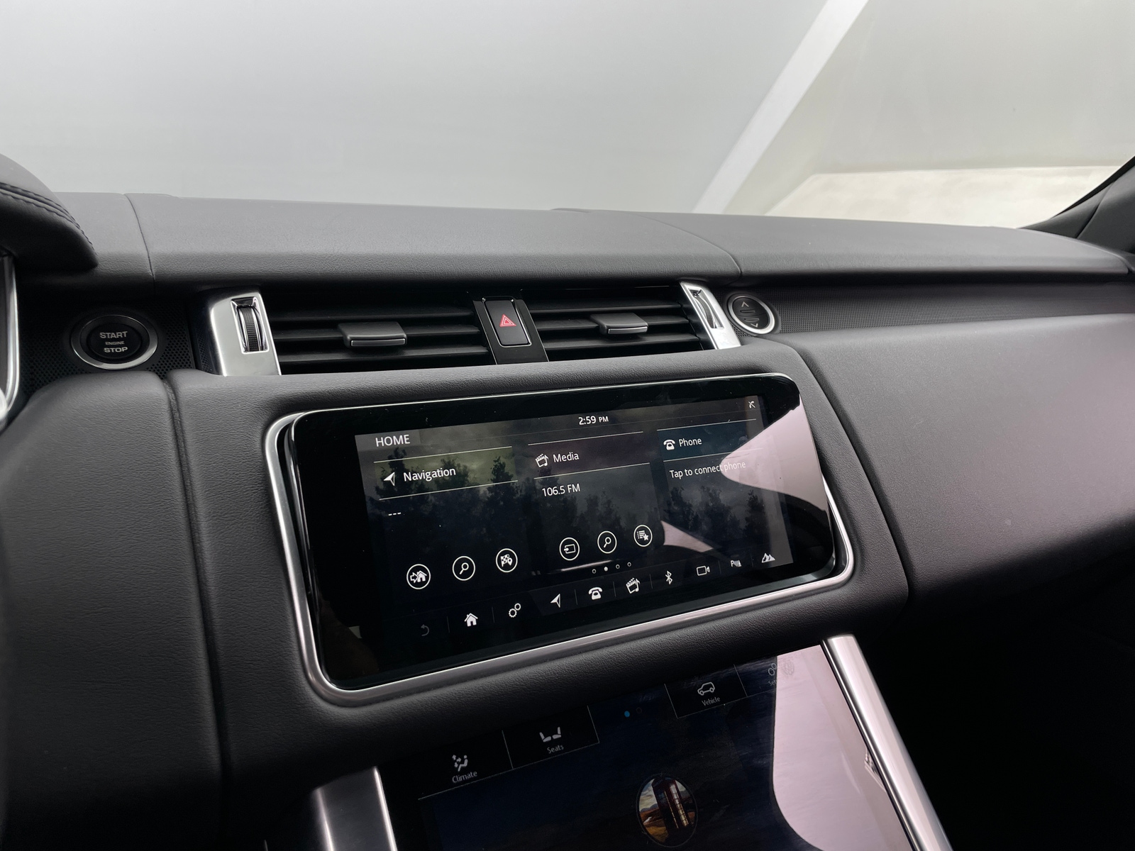 Thumbnail: 2020 Land Rover Range Rover Sport - 3
