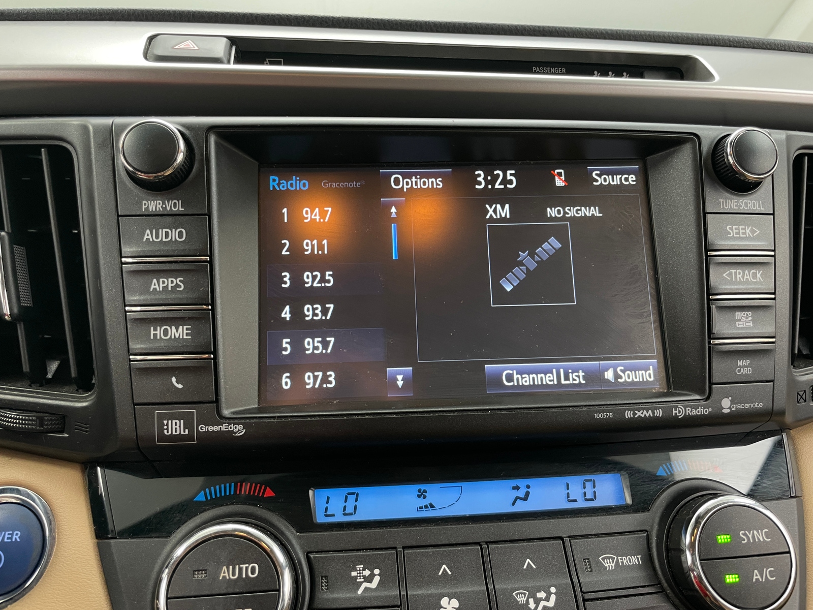 Thumbnail: 2018 Toyota RAV4 - 3
