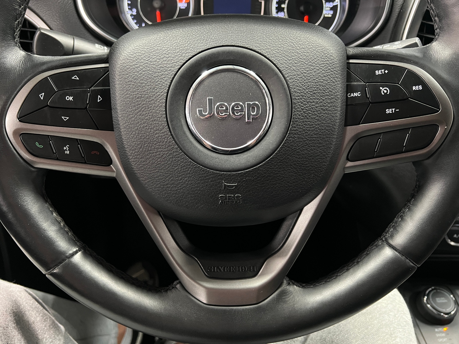 Thumbnail: 2019 Jeep Cherokee - 5
