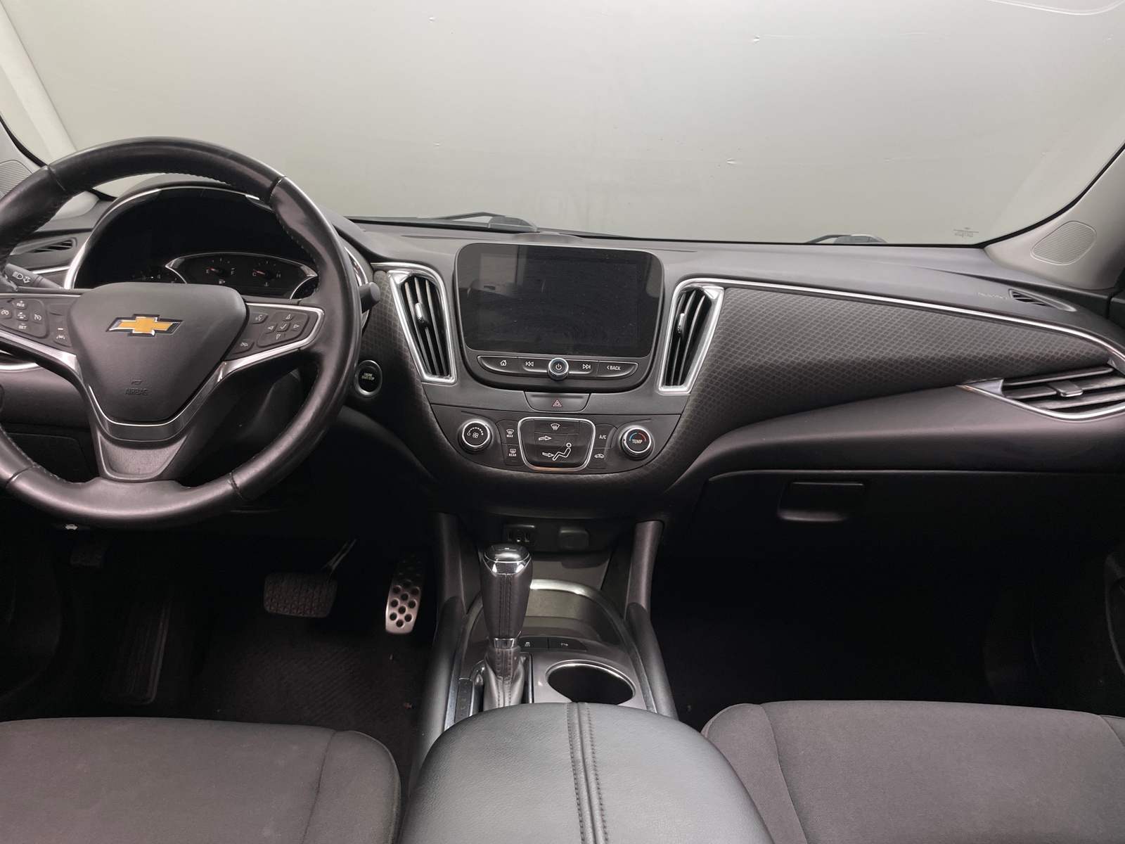 Thumbnail: 2017 Chevrolet Malibu - 3