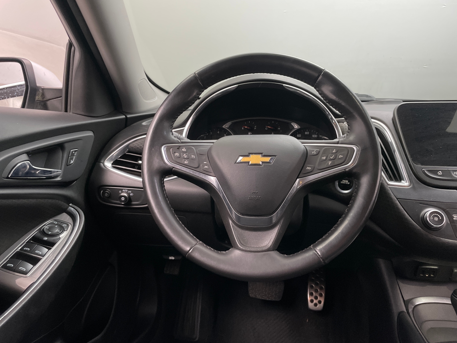 Thumbnail: 2017 Chevrolet Malibu - 5