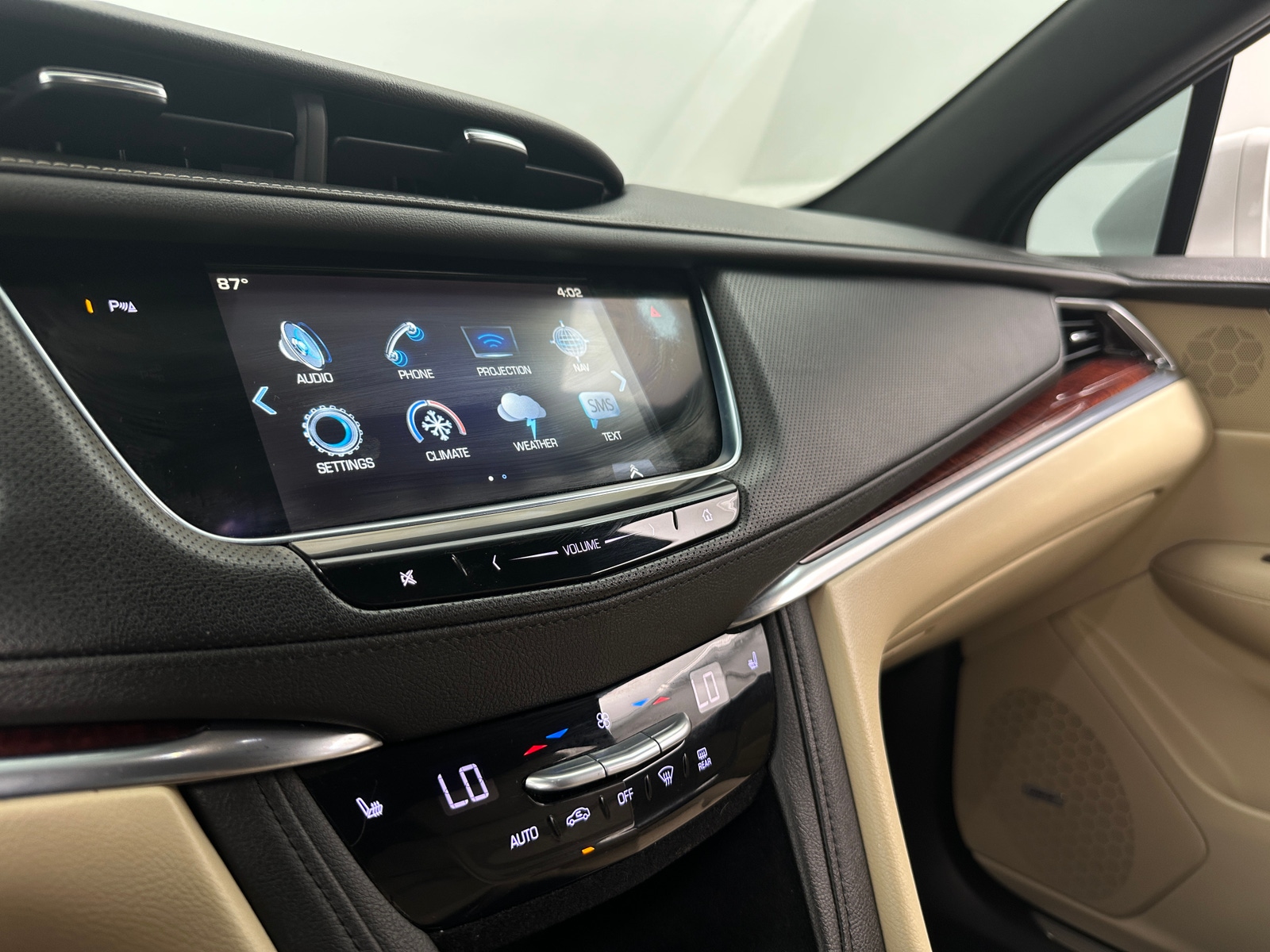 Thumbnail: 2018 Cadillac XT5 - 3