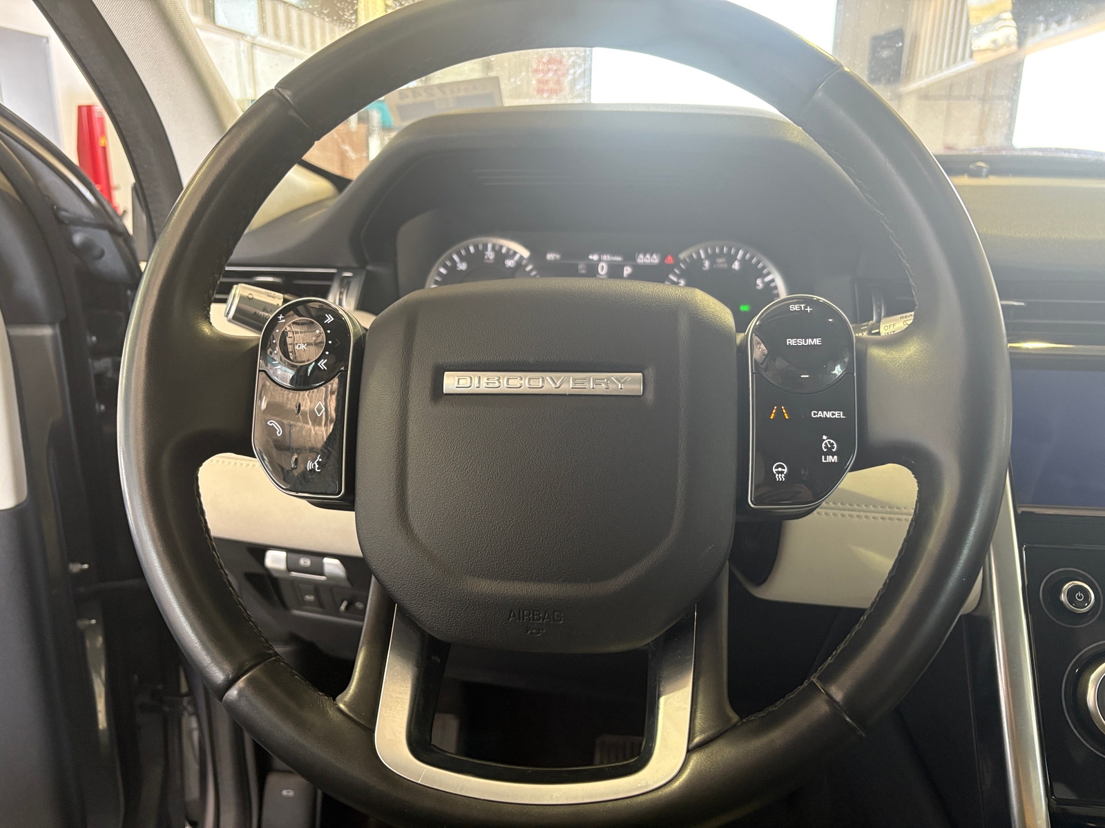 Thumbnail: 2020 Land Rover Discovery Sport - 4