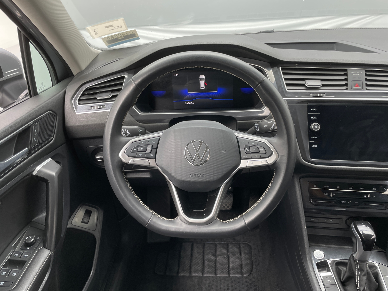Thumbnail: 2024 Volkswagen Tiguan - 4