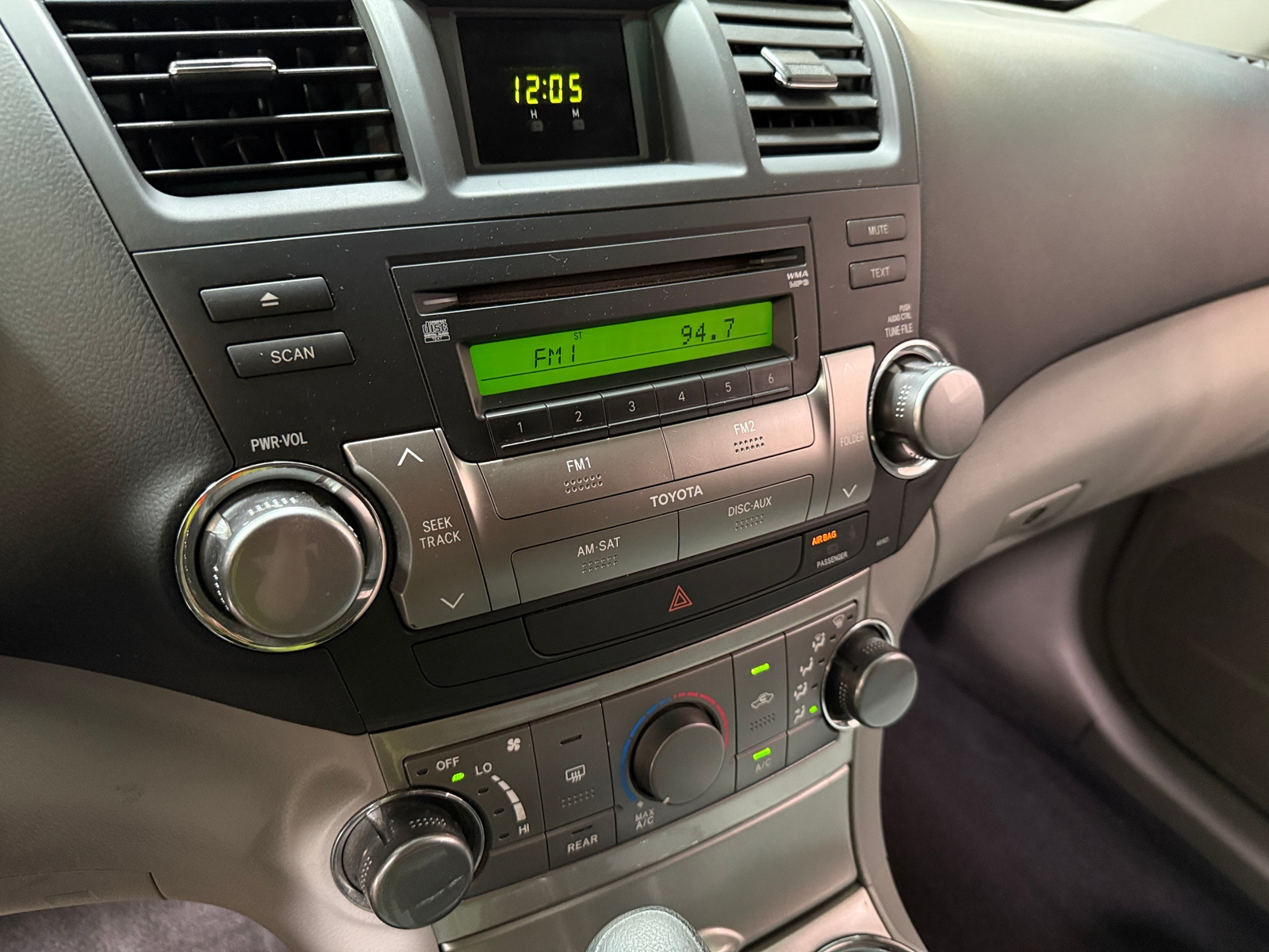 Thumbnail: 2012 Toyota Highlander - 4
