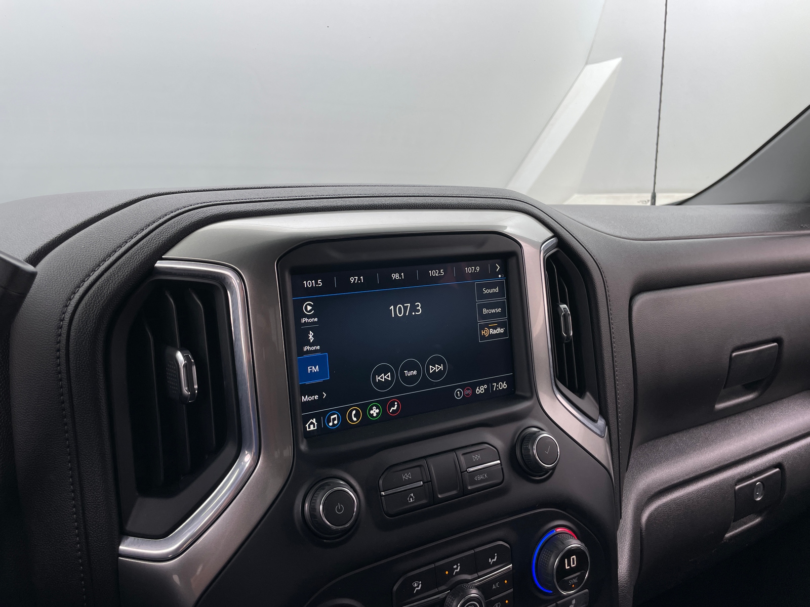 Thumbnail: 2021 Chevrolet Silverado 1500 - 4