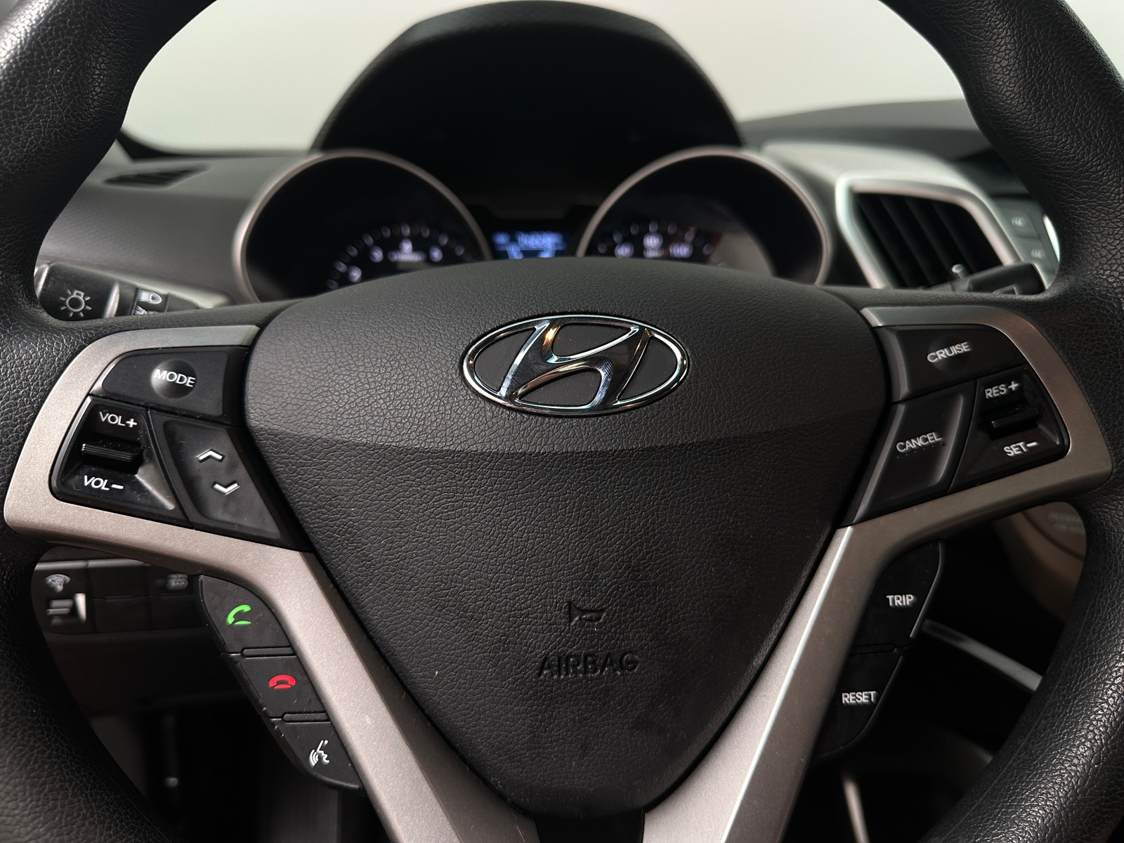 Thumbnail: 2016 Hyundai Veloster - 4