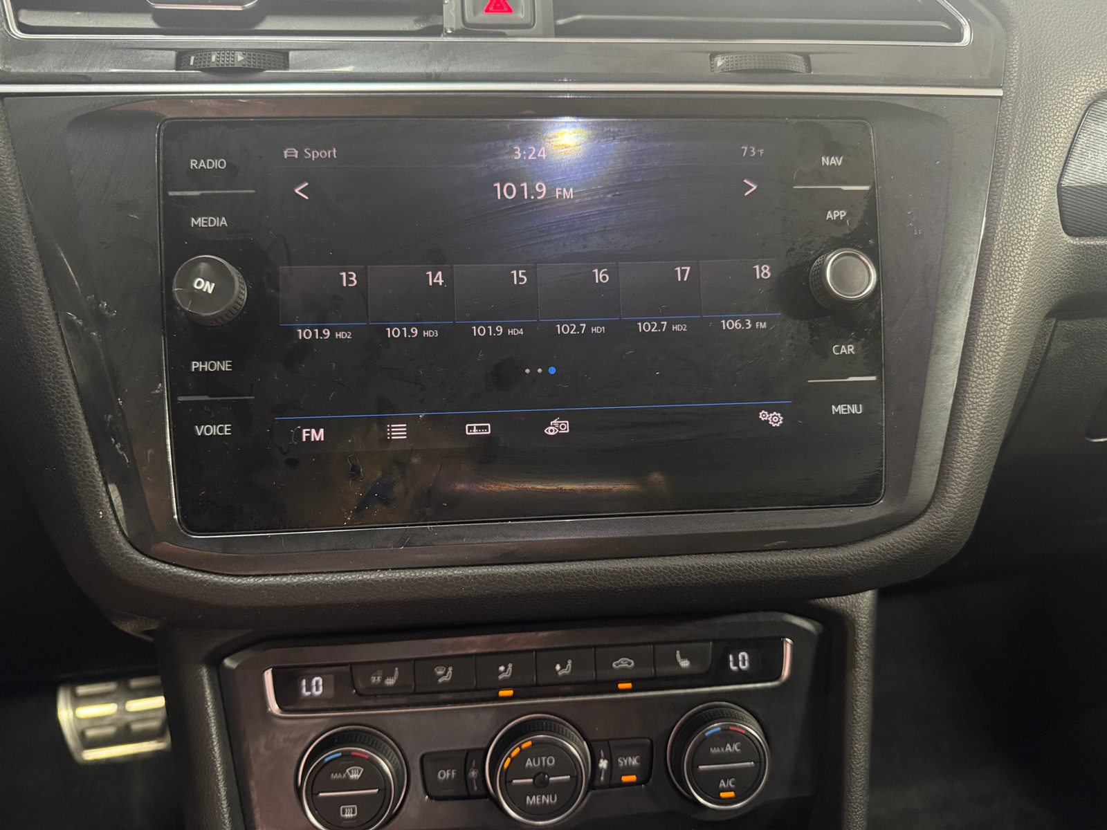 Thumbnail: 2018 Volkswagen Tiguan - 3