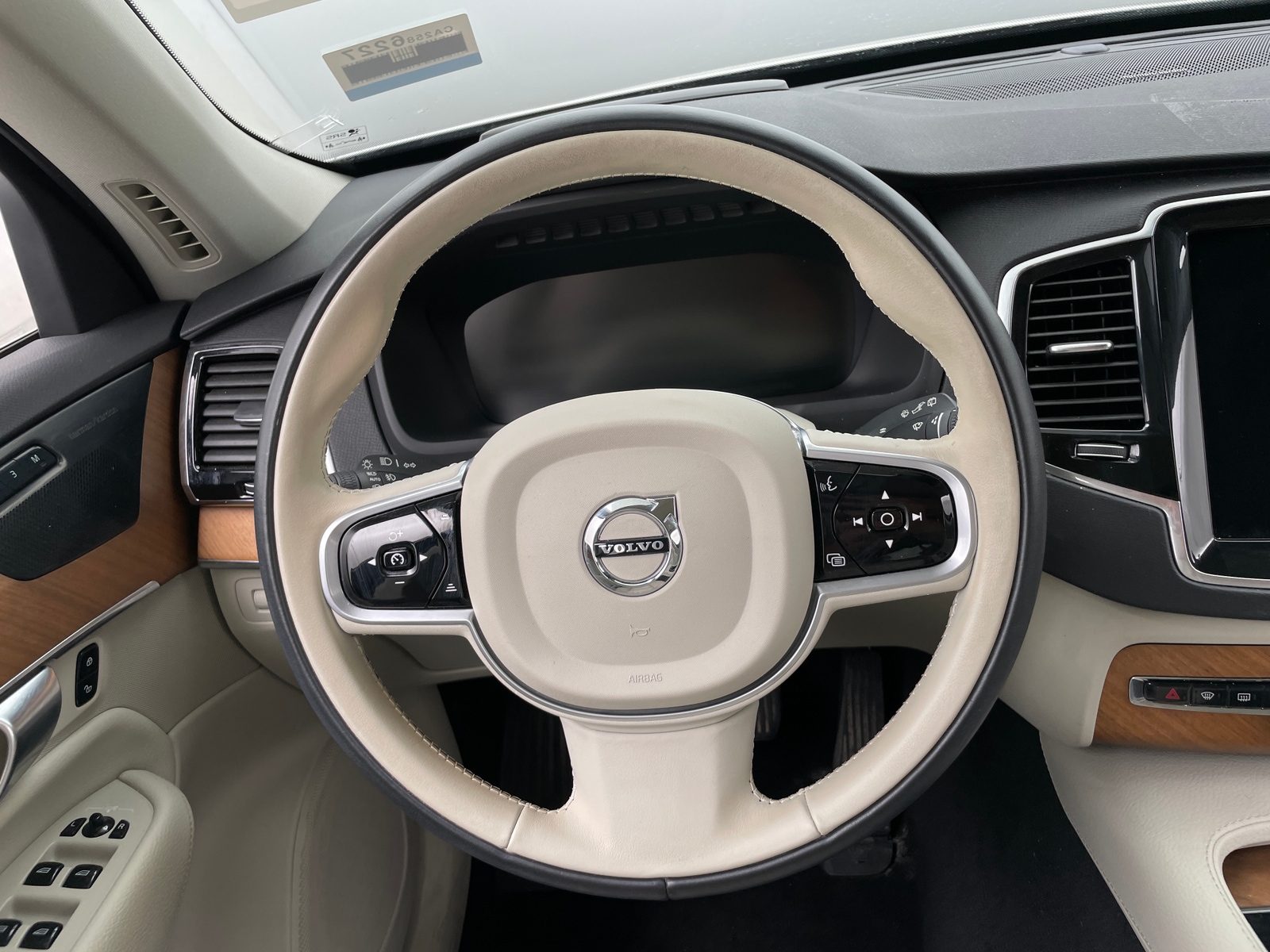 Thumbnail: 2022 Volvo XC90 - 4