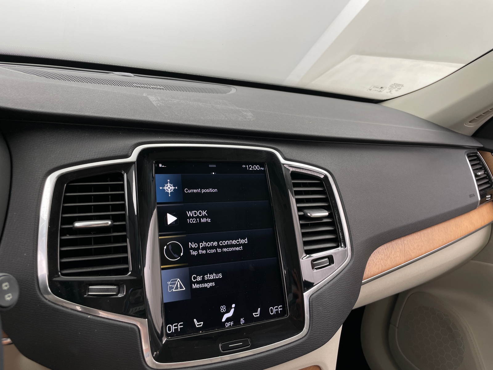 Thumbnail: 2022 Volvo XC90 - 3