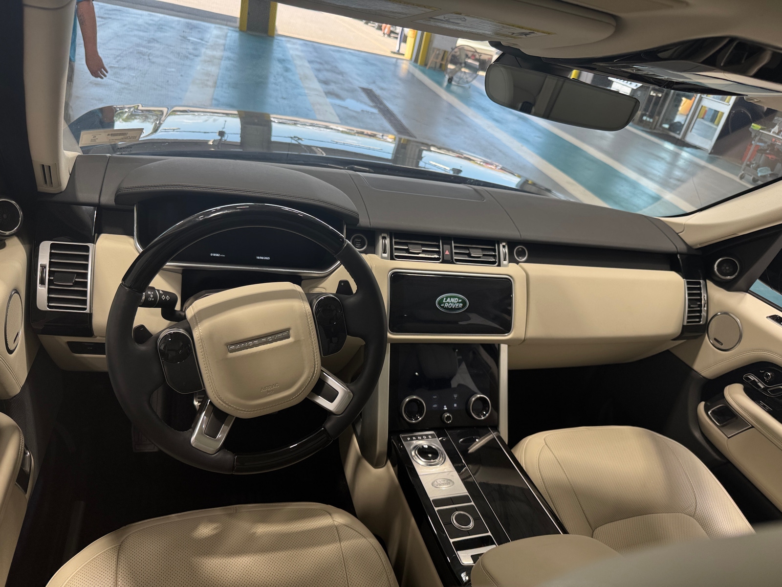 Thumbnail: 2022 Land Rover Range Rover - 2