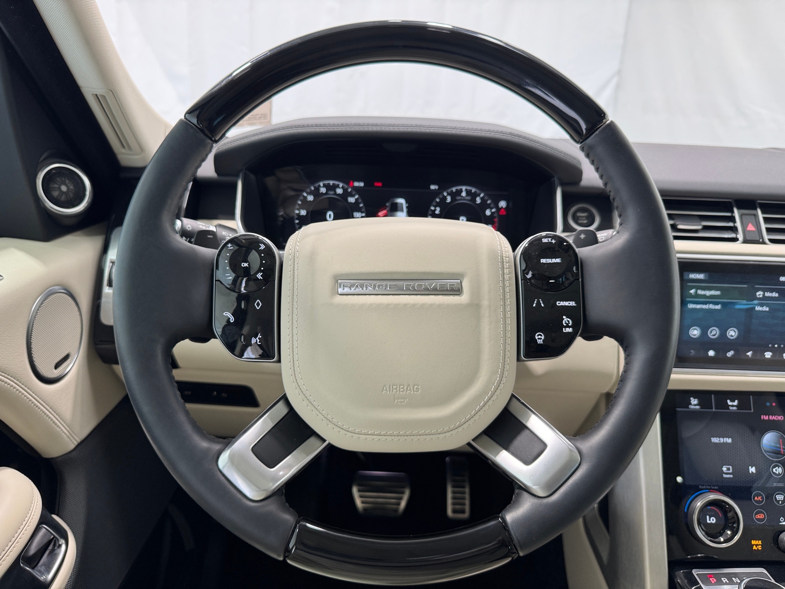 Thumbnail: 2022 Land Rover Range Rover - 4