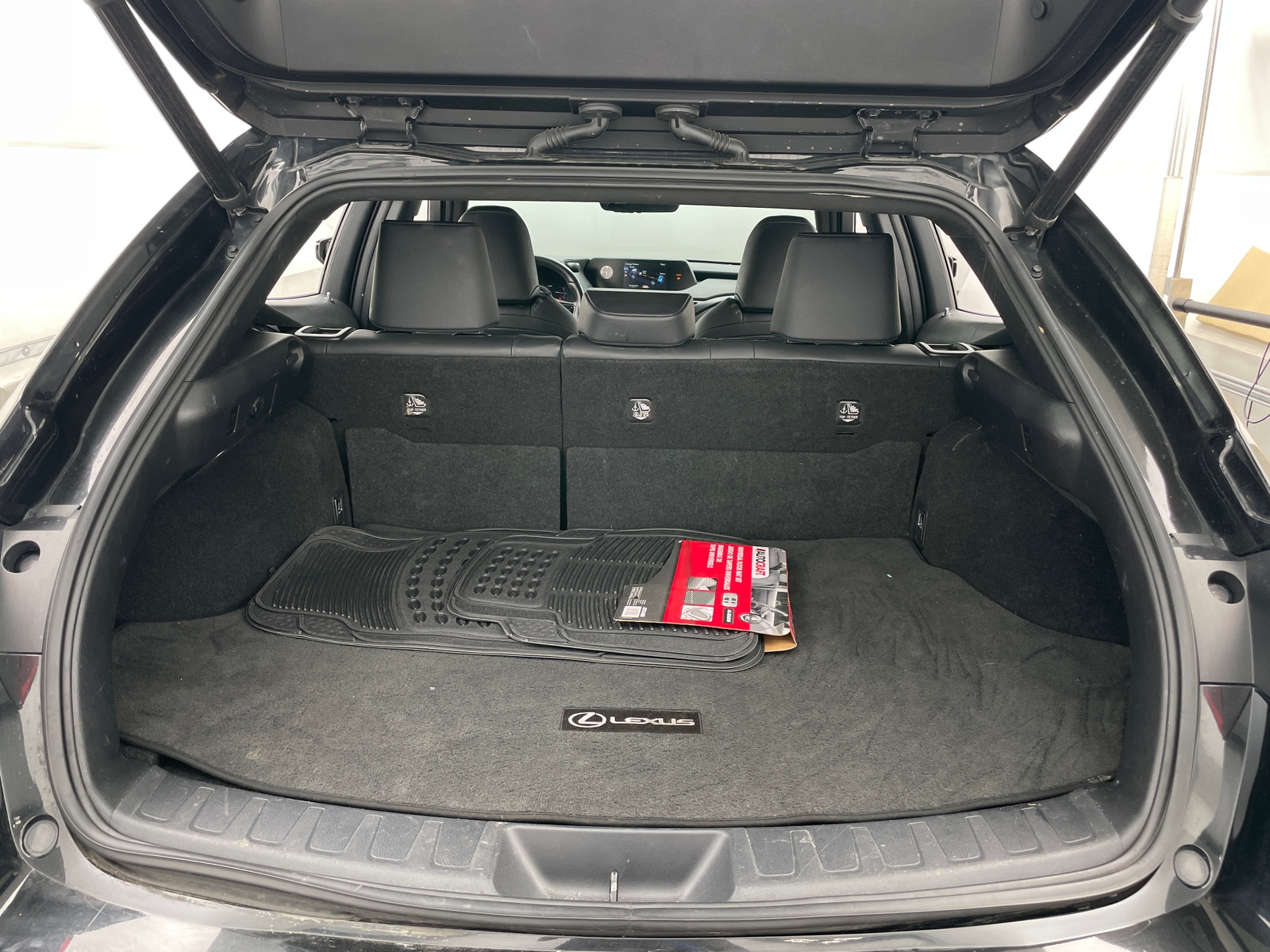 Thumbnail: 2021 Lexus UX - 6