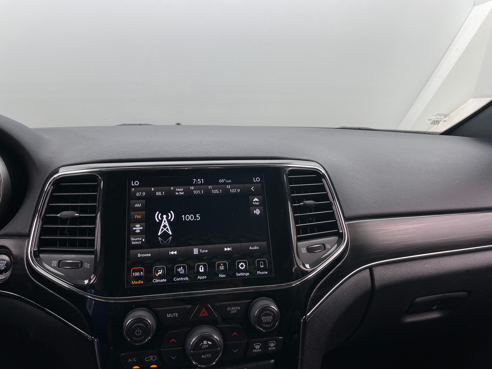 Thumbnail: 2020 Jeep Grand Cherokee - 3