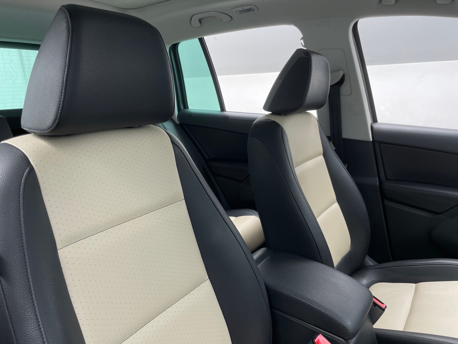 Thumbnail: 2016 Volkswagen Tiguan - 2