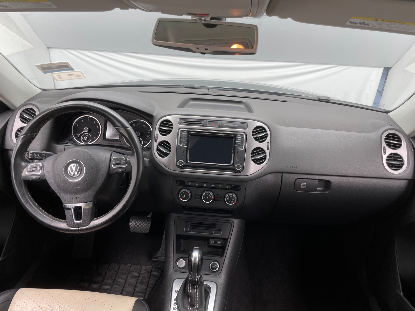 Thumbnail: 2016 Volkswagen Tiguan - 3
