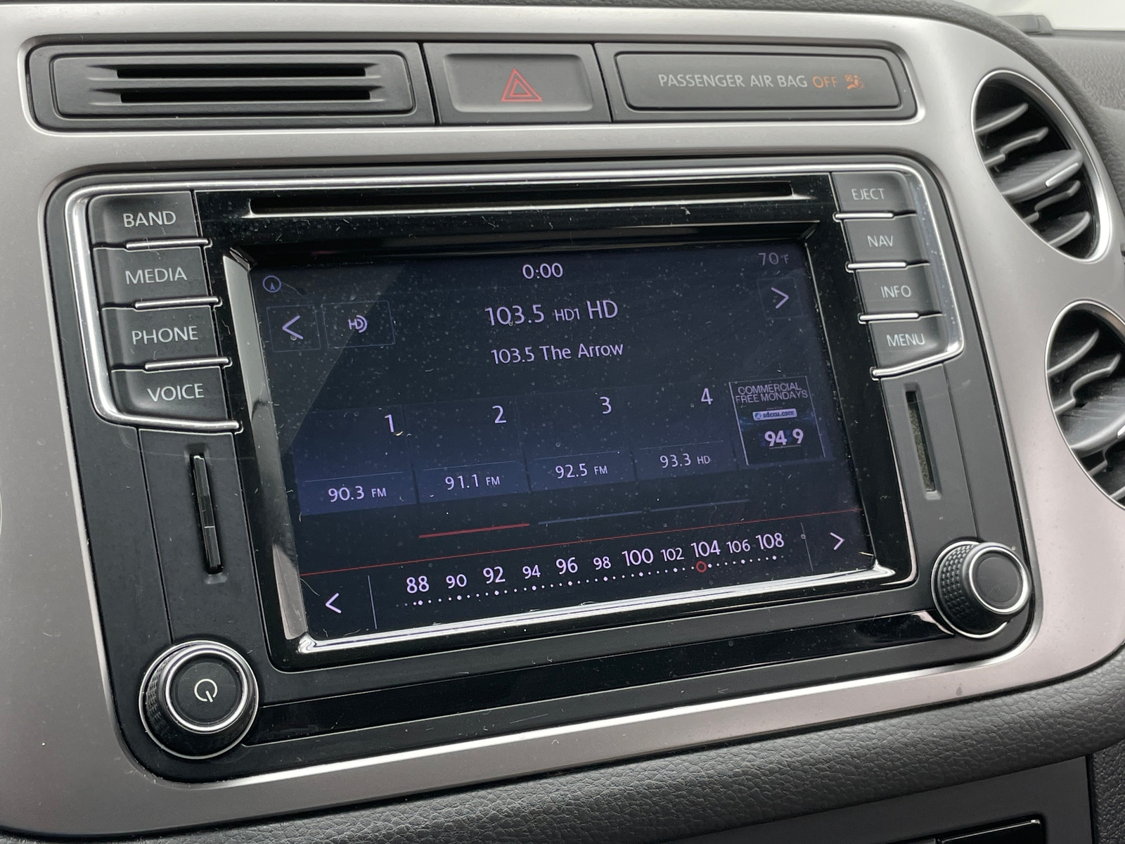 Thumbnail: 2016 Volkswagen Tiguan - 4