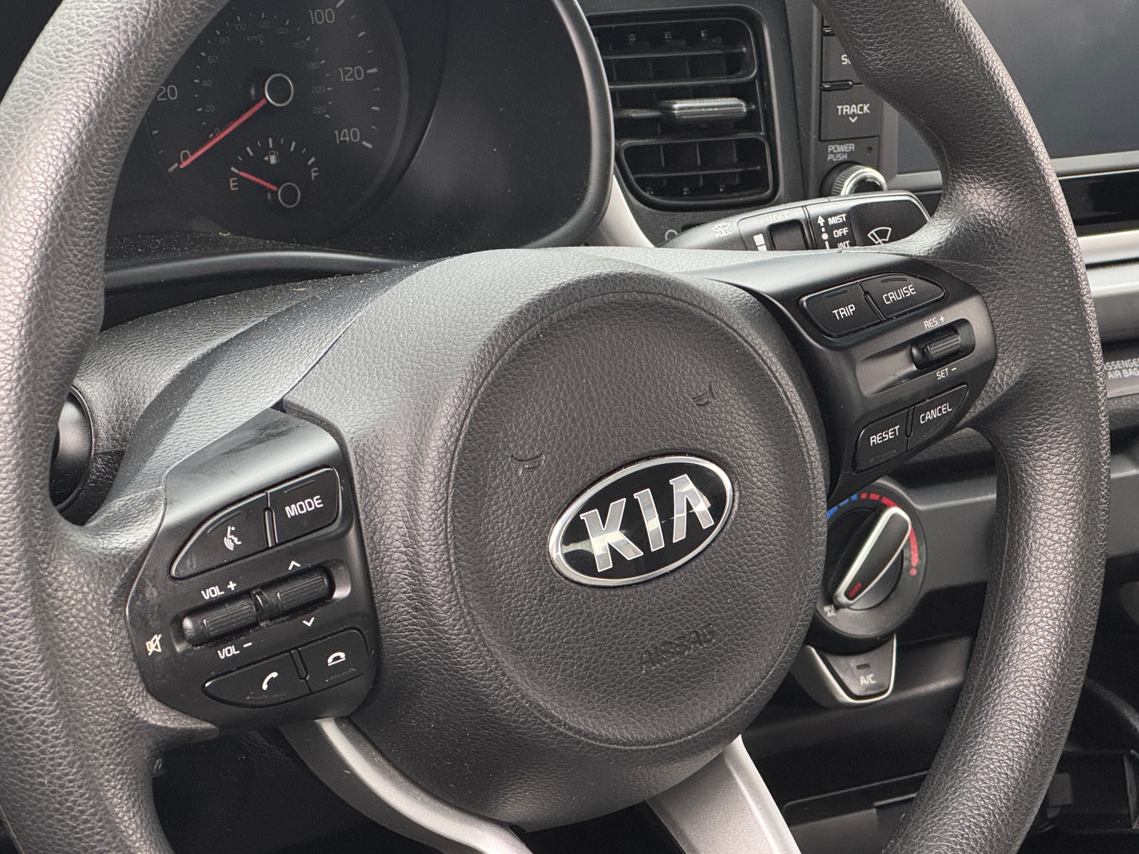 Thumbnail: 2020 Kia Rio - 5