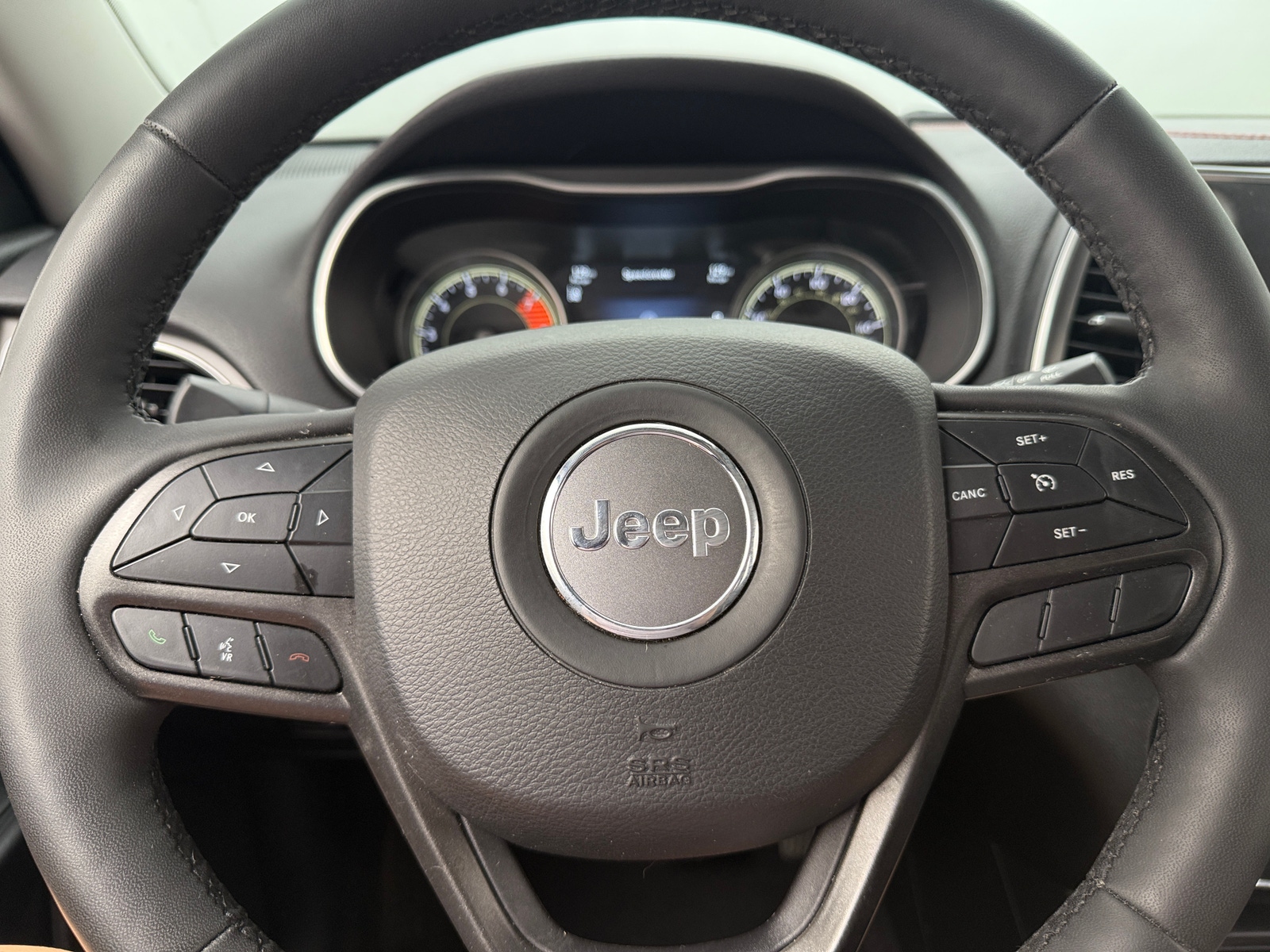 Thumbnail: 2022 Jeep Cherokee - 5