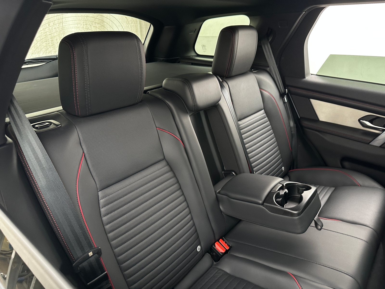 Thumbnail: 2023 Land Rover Discovery Sport - 5