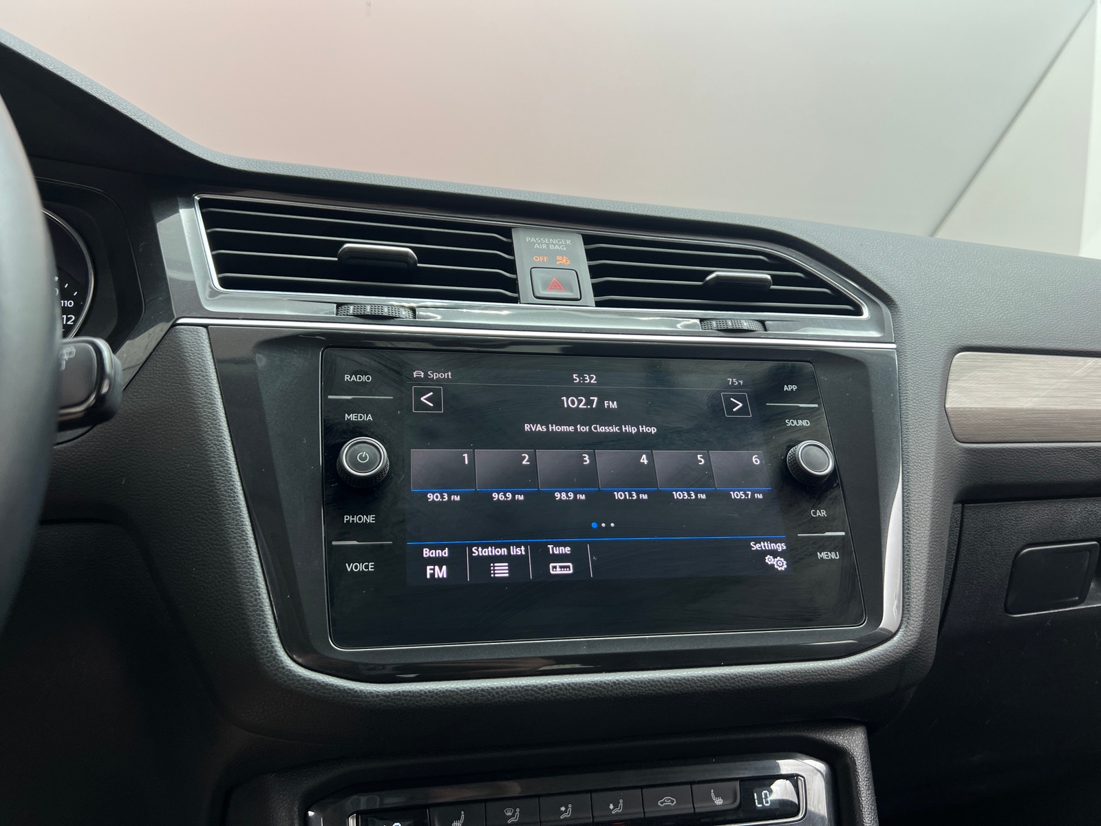 Thumbnail: 2019 Volkswagen Tiguan - 3