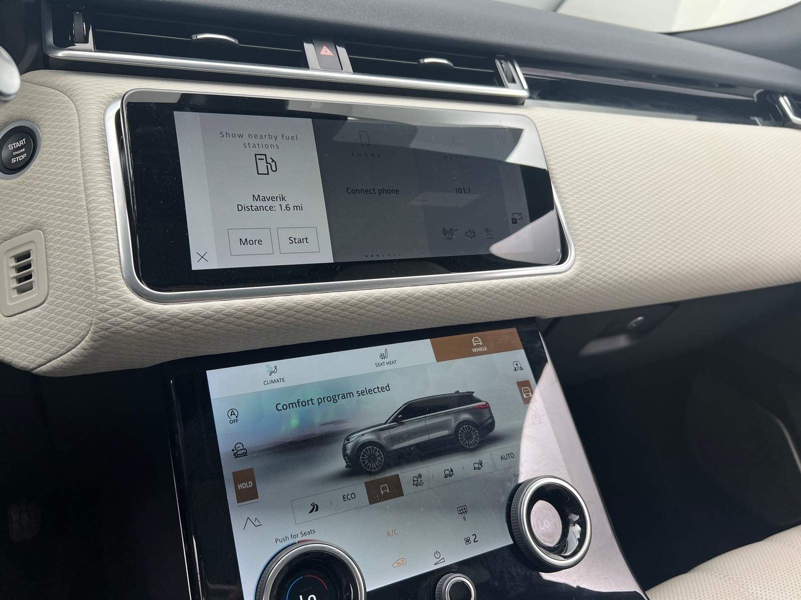 Thumbnail: 2021 Land Rover Range Rover Velar - 3