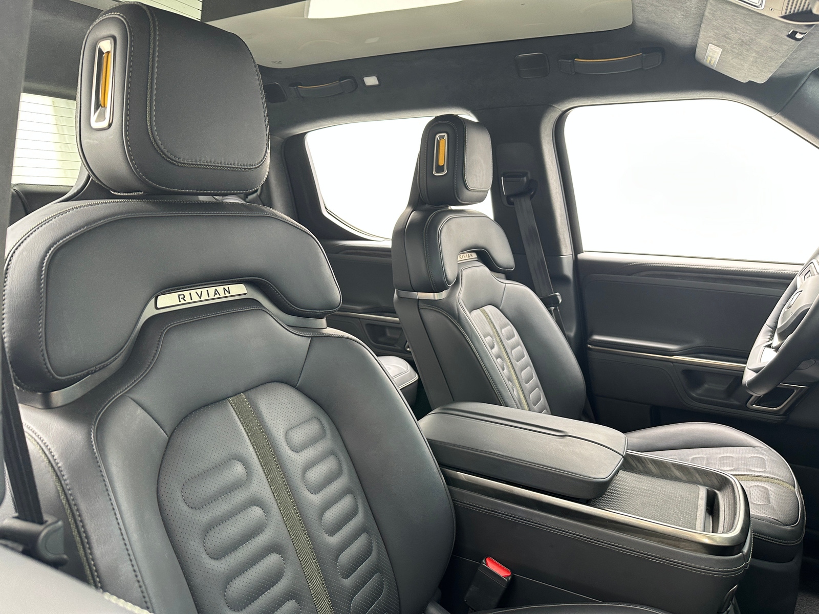 Thumbnail: 2022 Rivian R1T - 2