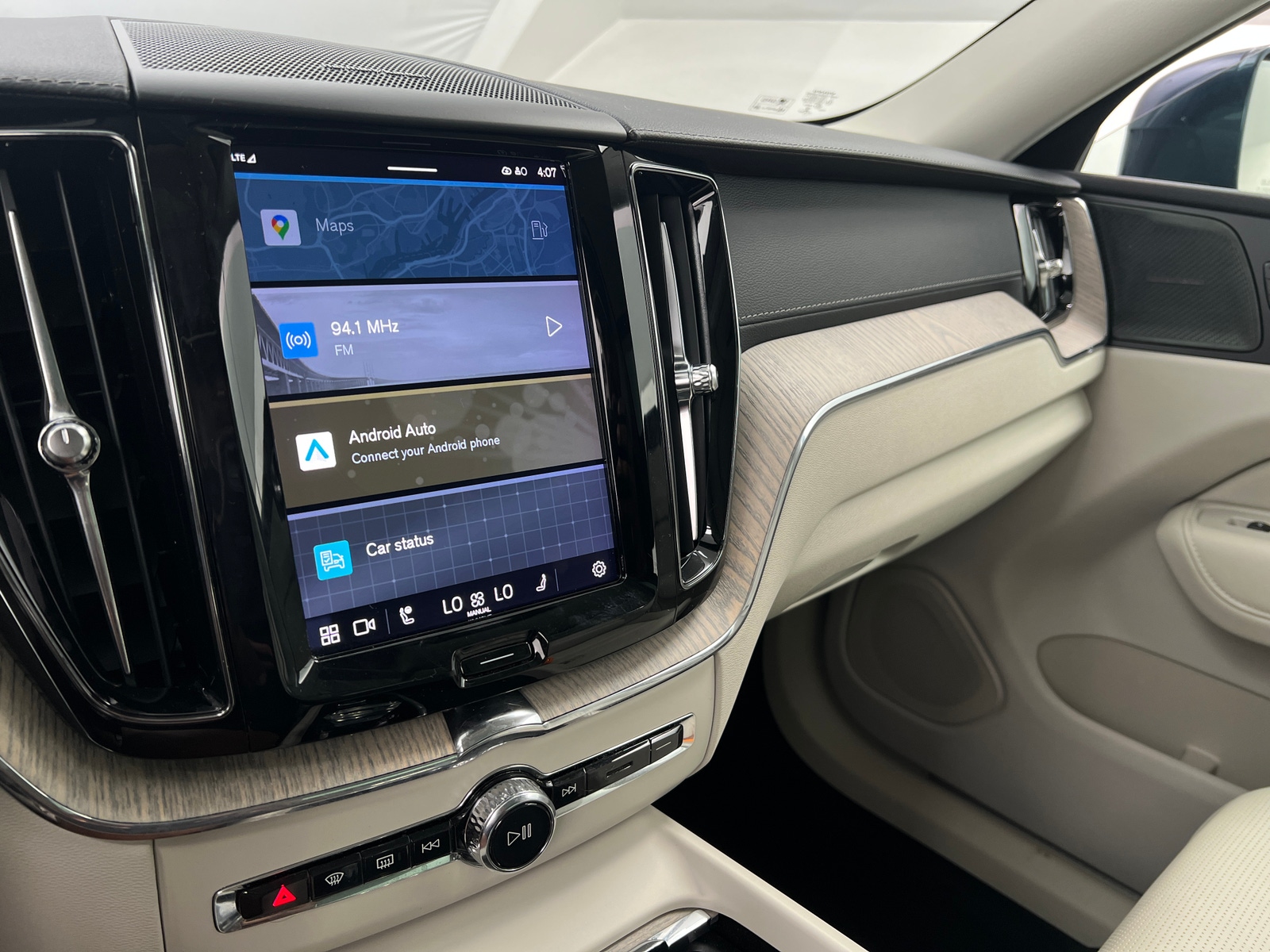 Thumbnail: 2022 Volvo XC60 - 3