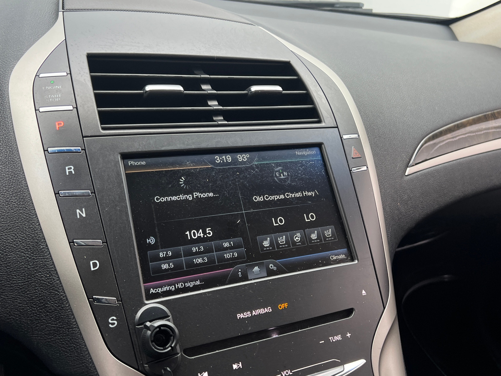 Thumbnail: 2016 Lincoln MKZ - 4
