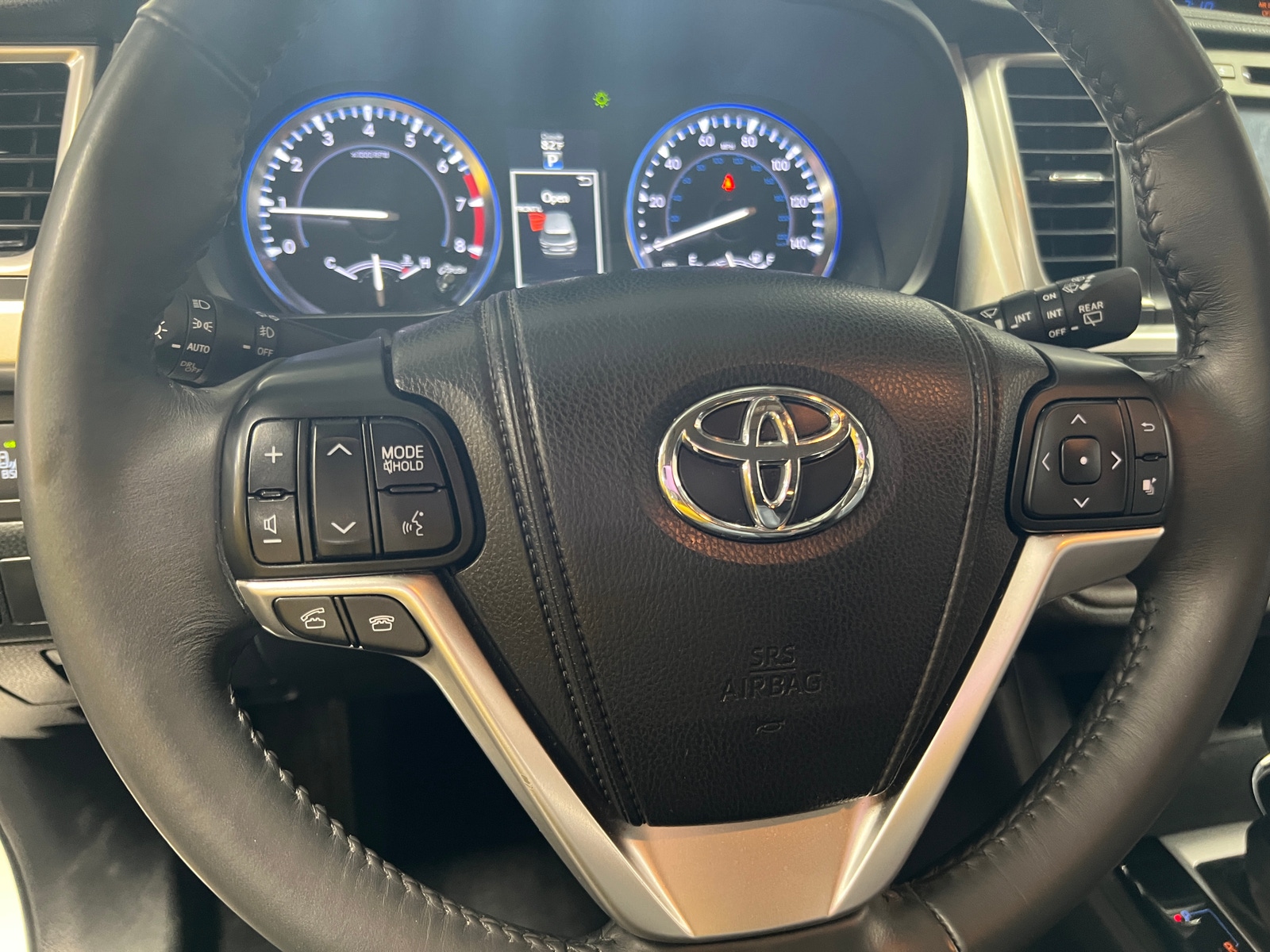 Thumbnail: 2014 Toyota Highlander - 4